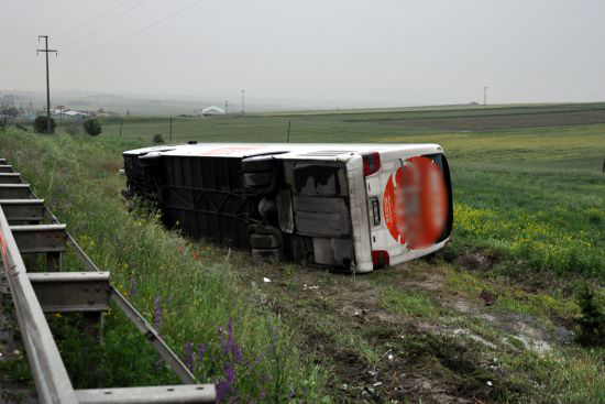 Üç ilde 4 ayrı yolcu otobüsü kazası
